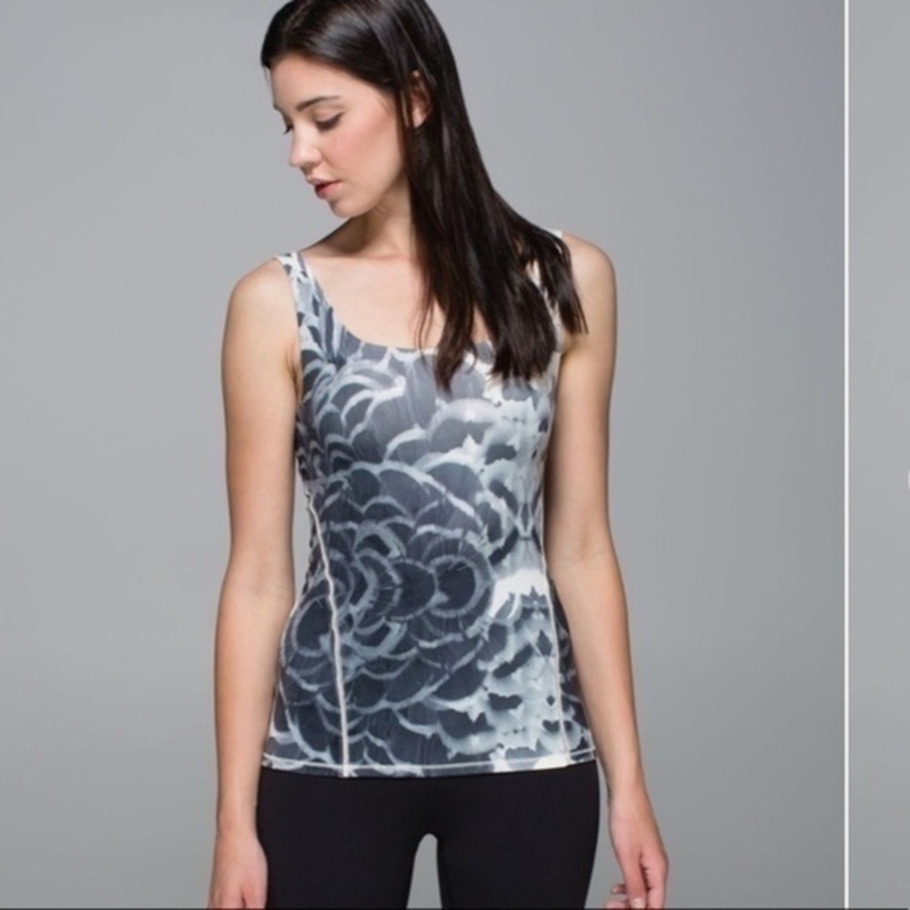 Lululemon Amala pretty plume angel wing top. Sz 4